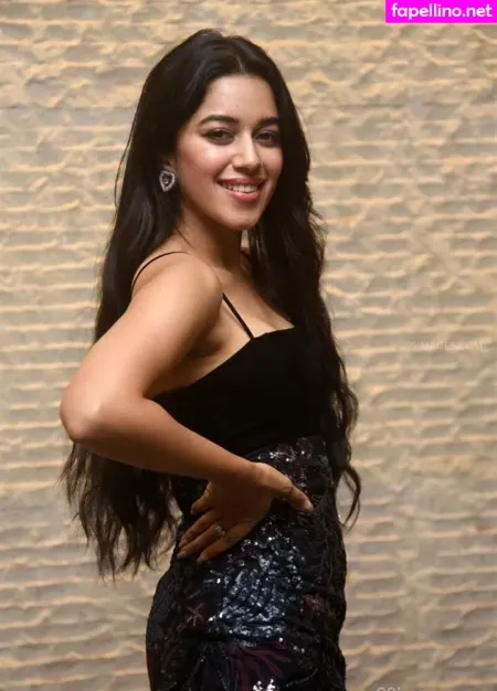 Mirnalini Ravi OnlyFans Thumbnail #WzCnD4wag5