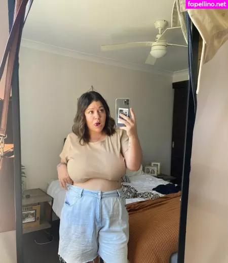 Mirra R OnlyFans Thumbnail #7FJGKFNfRl