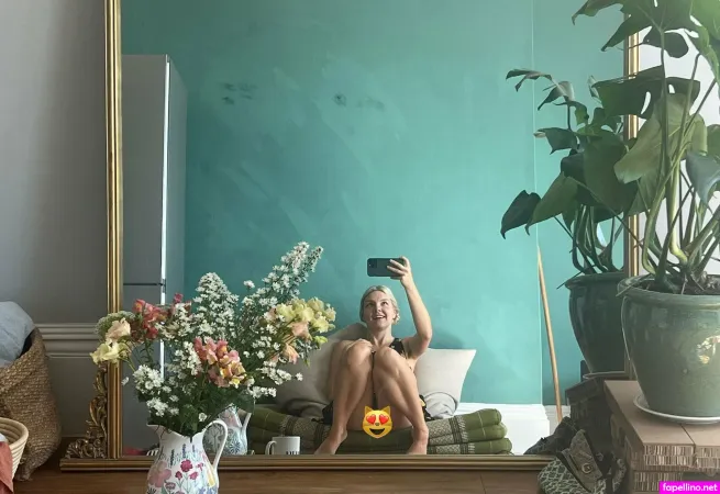 Mischa Teases OnlyFans Thumbnail #TvQ3Cr91xI