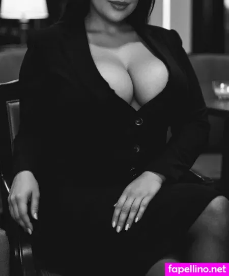 Miss Anna Deluxe OnlyFans Thumbnail #8IOfcWVx4f
