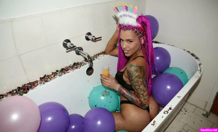 Miss Charlie Pearl OnlyFans Thumbnail #bPUvoeRDMo