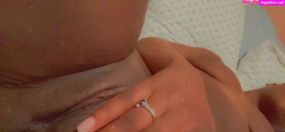 Miss Goldencakes00 OnlyFans Thumbnail #3mO8Zbl3Pj