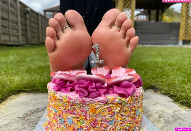Miss Piggy Toes OnlyFans Thumbnail #1ZxmJmkNHP