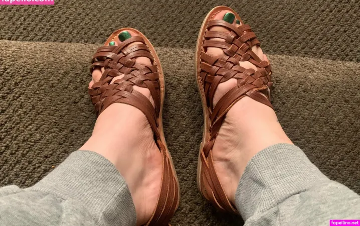 Miss Piggy Toes OnlyFans Thumbnail #F027MQNjur