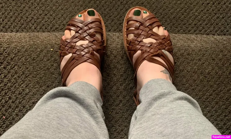 Miss Piggy Toes OnlyFans Thumbnail #Rn2RlZfnCA