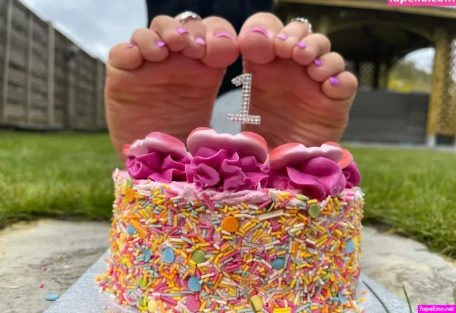 Miss Piggy Toes OnlyFans Thumbnail #yvyaqWQ5Gf