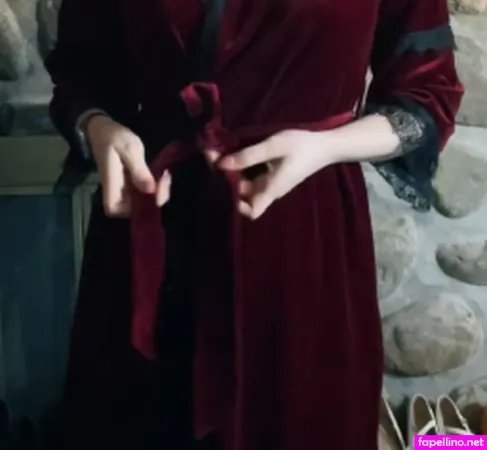 Miss Red Kisses OnlyFans Thumbnail #gdIHAKmWuK