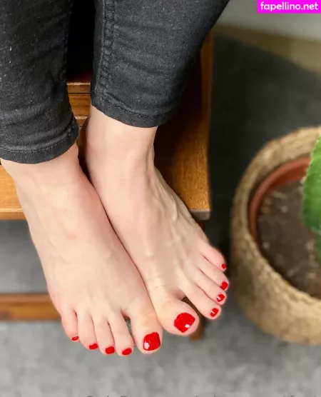 Miss Secretfeet OnlyFans Thumbnail #2LiKVnJluW