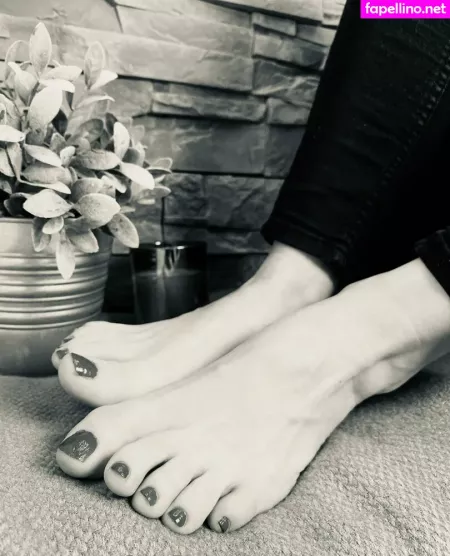 Miss Secretfeet OnlyFans Thumbnail #J5dNgzcKTI