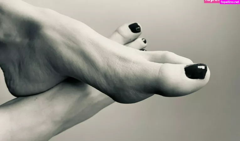 Miss Secretfeet OnlyFans Thumbnail #OeUdW4NTxa