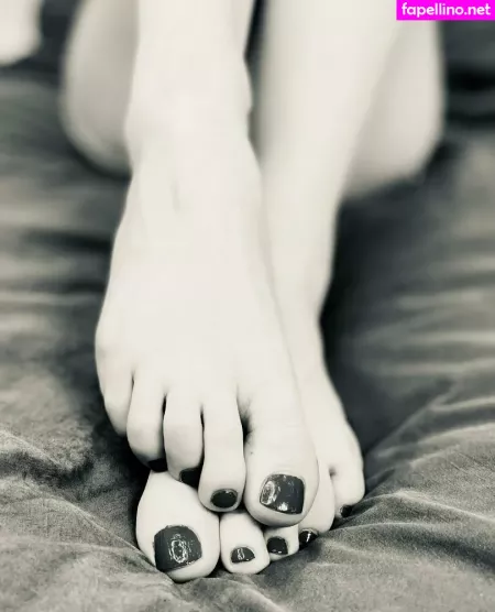 Miss Secretfeet OnlyFans Thumbnail #Q85oglXADO