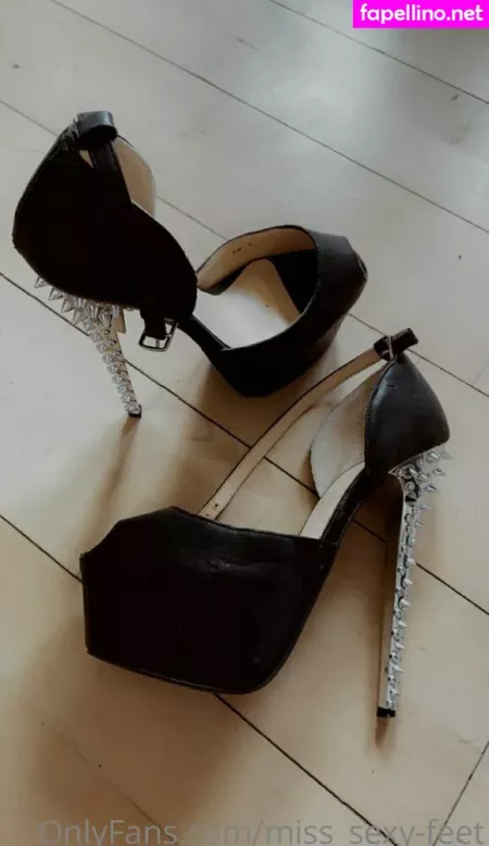 Miss Sexy Feet OnlyFans Thumbnail #lP39C37H7d