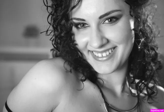 Miss Summers OnlyFans Thumbnail #J3W1bXI7oc