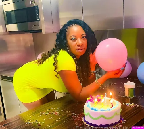 Miss Tia Cakes OnlyFans Thumbnail #stYsWYvzlu