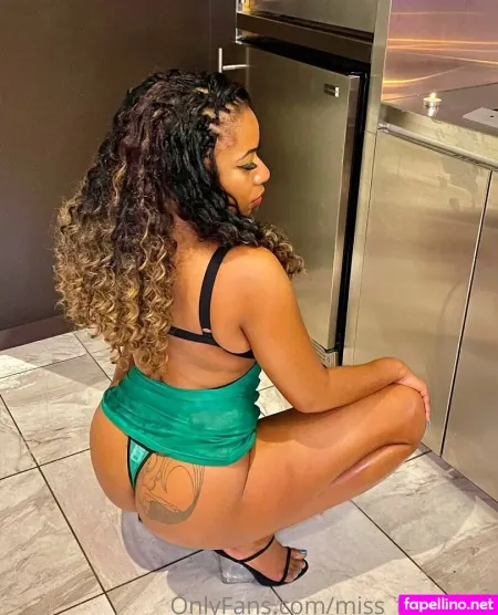Miss Tia Cakes OnlyFans Thumbnail #vHqi7GRzp8