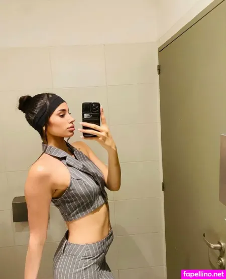 Miss Veronica OnlyFans Thumbnail #3Qeu5dg57D