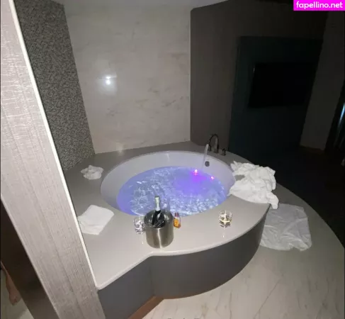 Miss2hot4him OnlyFans Thumbnail #OavRQsLCOO