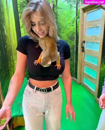 Missashley19 OnlyFans Thumbnail #iGOMtO93oB