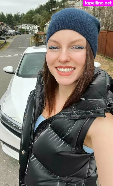 Misshelenalue OnlyFans Thumbnail #RV9hvrIP52