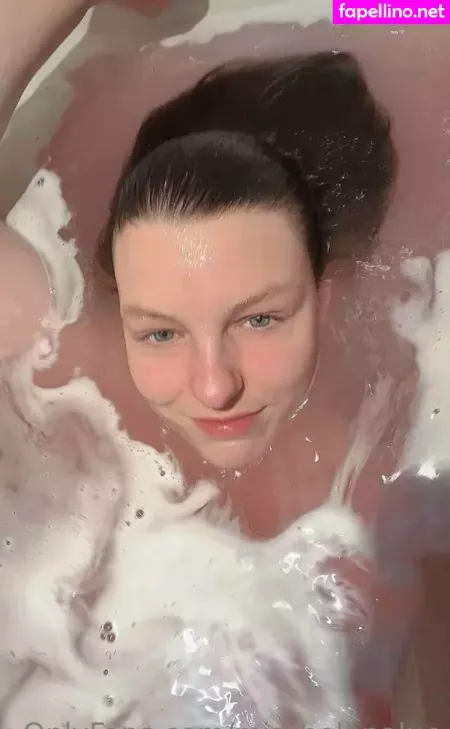 Misshelenalue OnlyFans Thumbnail #bMZFOxMCYs