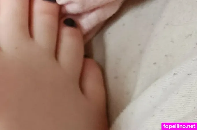 Misskittyhellebore OnlyFans Thumbnail #INHAhHVAky