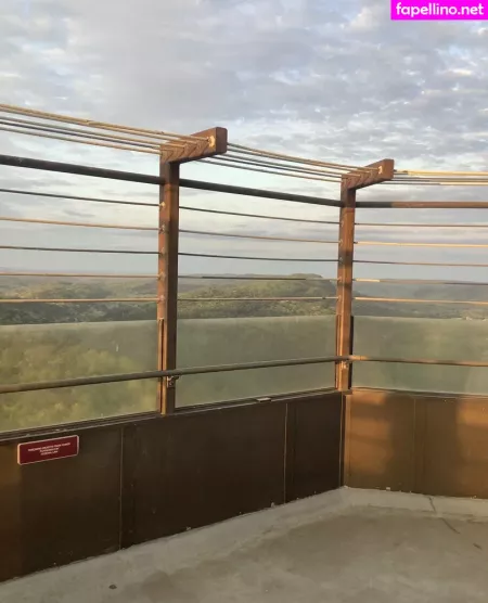 Missleanalee OnlyFans Thumbnail #6icPEUxFQF