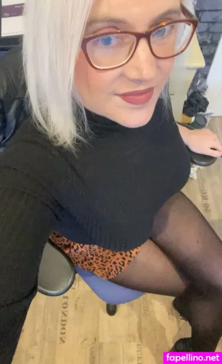 Missnylons07 OnlyFans Thumbnail #2QbljJ8qj0