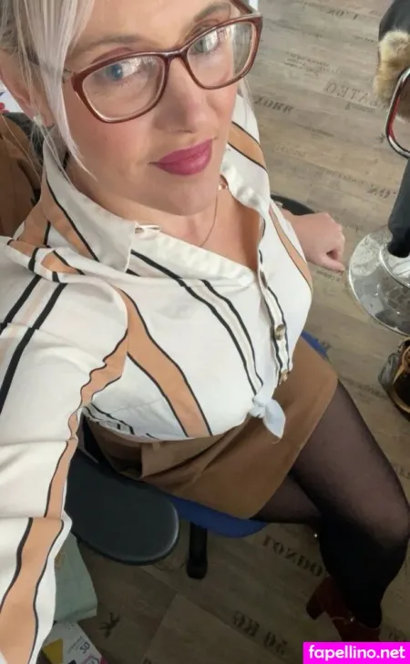 Missnylons07 OnlyFans Thumbnail #9fzD7ath34