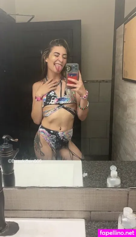 Missqueenblue OnlyFans Thumbnail #H63R6yieO6