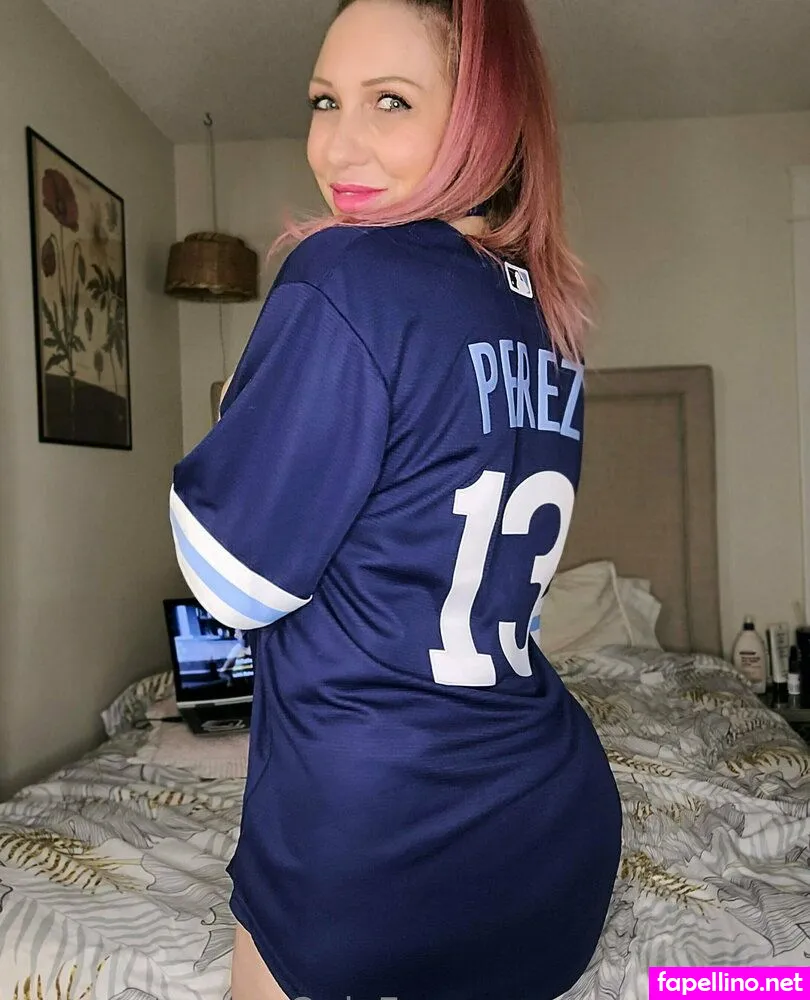missroyalkc, missroyaltyxoxo Nude Leaked OnlyFans Photo #2PzTg2V1Y6