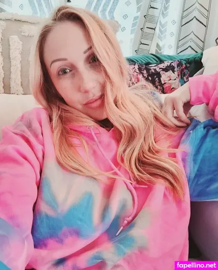 Missroyalkc OnlyFans Thumbnail #R6gW4x95l6