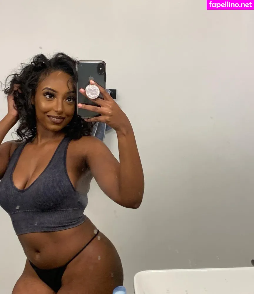 Juicy Butt Queen, missusblu, woochiewobbler Nude Leaked OnlyFans Photo #R0yllkbhTa