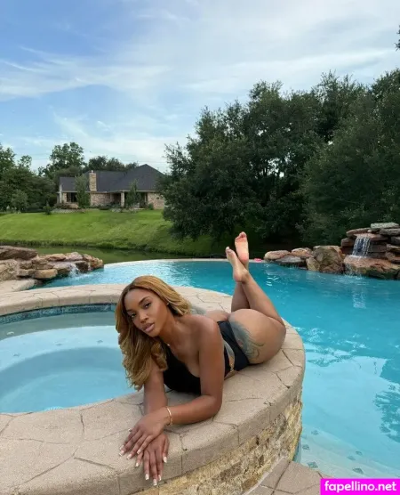 Missvenice 1 OnlyFans Thumbnail #AgzI3Kps2x