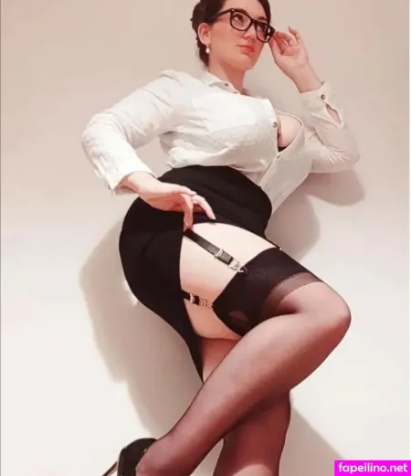 Missvintagedresses OnlyFans Thumbnail #IvpqqGIjTL