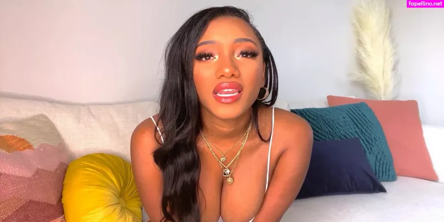 Mistress India OnlyFans Thumbnail #C0M2Lr1RvW