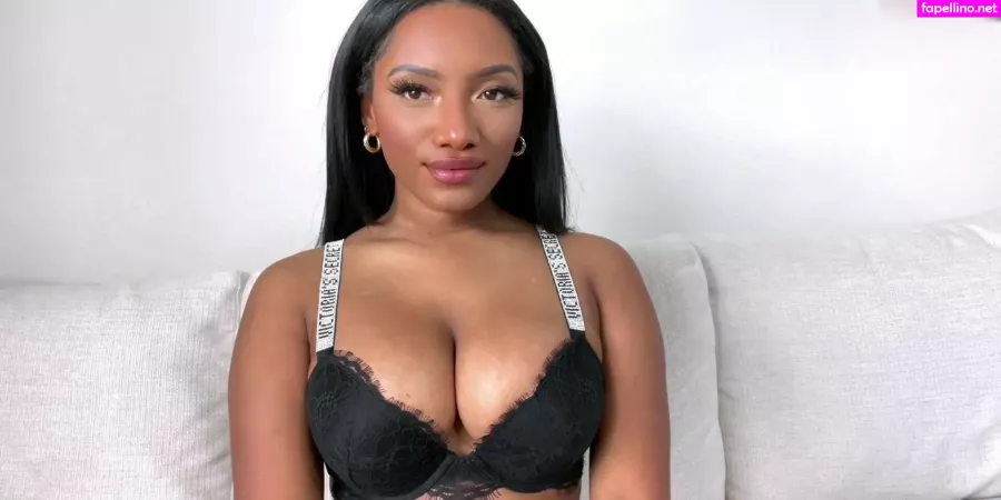 Mistress India OnlyFans Thumbnail #lHDSTtdYgF