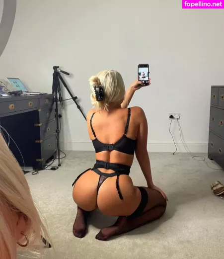 Mistress Molly OnlyFans Thumbnail #FQQL0pgWax