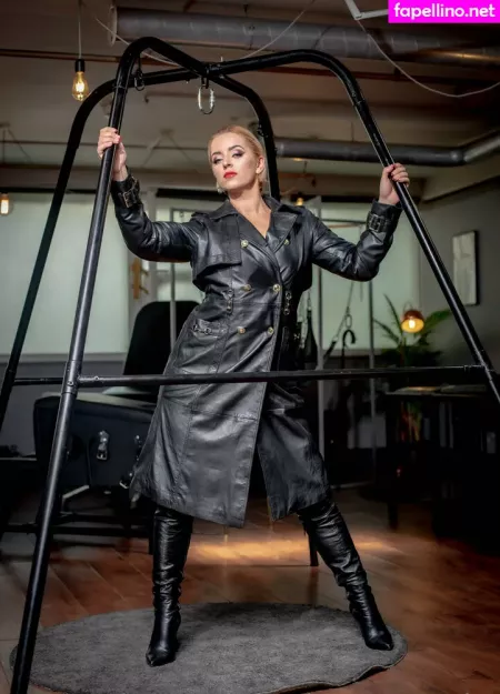 Mistress Sandra 1 OnlyFans Thumbnail #7bQ7vDj9cy