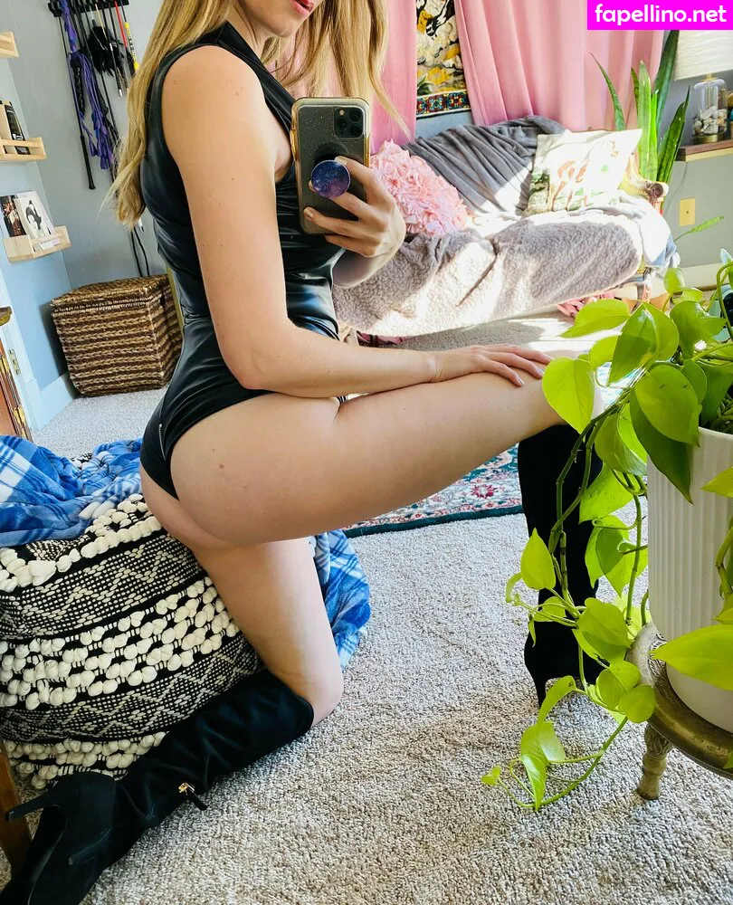 Miss Vikki Lynn, missvikkilynn, mistressvictoria, mistressvictorialynn, victorialyn Nude Leaked OnlyFans Photo #vYPLAwVsFx