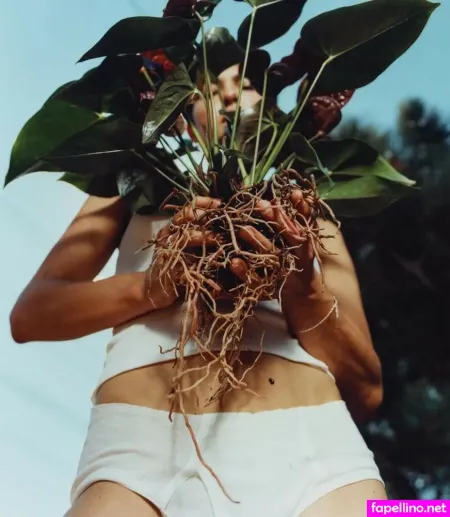 Miya Folick OnlyFans Thumbnail #g2pBAiBuT1