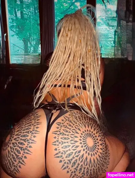 Mizz Artemiz OnlyFans Thumbnail #f3cWUHgxAq