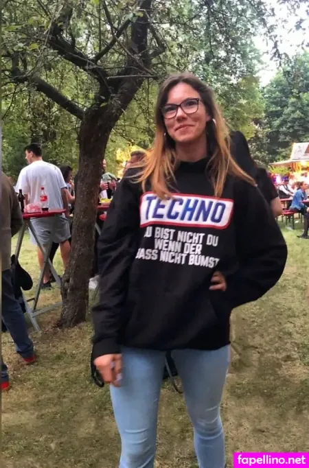 Mluise 1 OnlyFans Thumbnail #1RXxVJVEIn