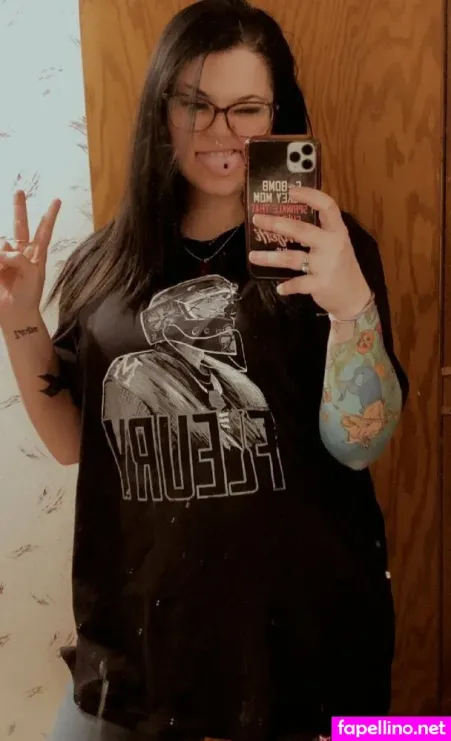 Mnhockeymomma972 OnlyFans Thumbnail #WysdWVCtWy