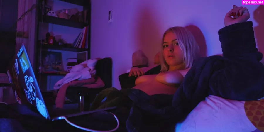 Model Mira OnlyFans Thumbnail #OSdHeUYUw2