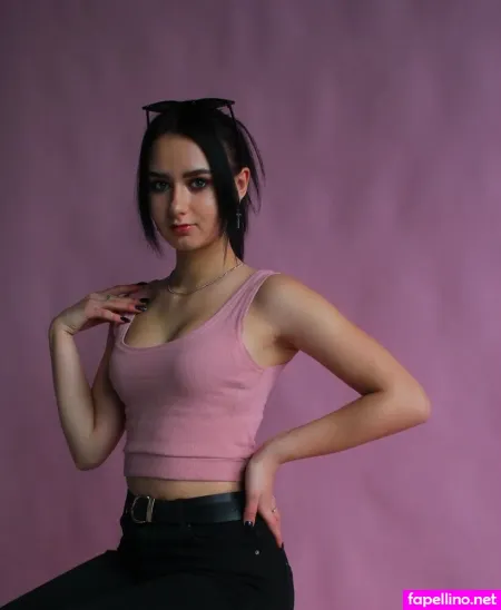 Model Olya OnlyFans Thumbnail #mFsLEKw7MI