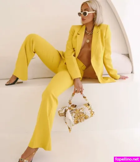 Model Roz 2 OnlyFans Thumbnail #IcEYNxFgvK