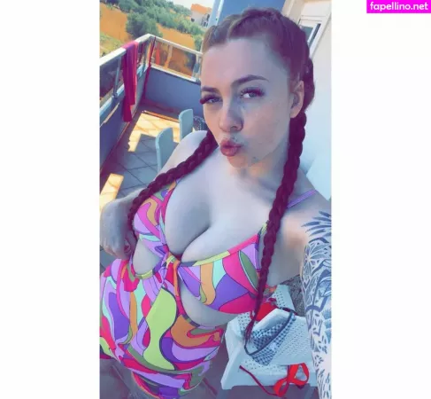 Molly Capper OnlyFans Thumbnail #xMaUZHBFEu