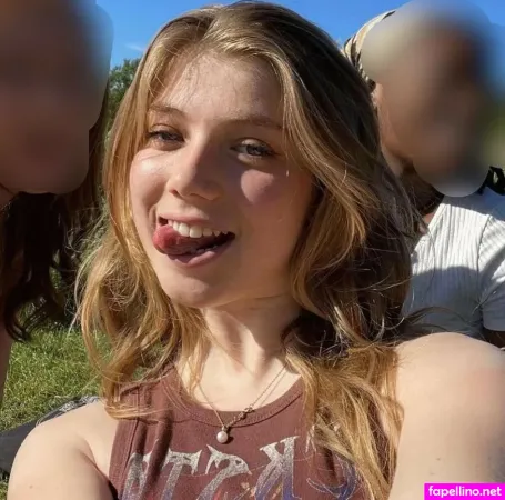 Molly Melinks OnlyFans Thumbnail #UNtZt9utNA