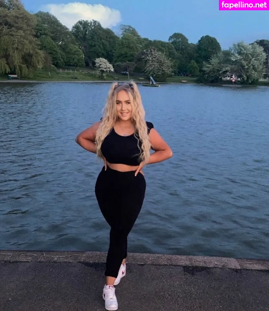 _osheamolly_, maybemollyy Nude Leaked OnlyFans Photo #5BOO3kQ5fF