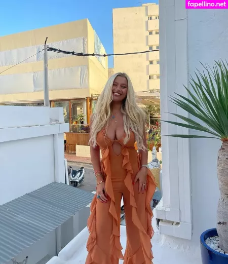 Molly Rainford OnlyFans Thumbnail #XAY7SP1zGw